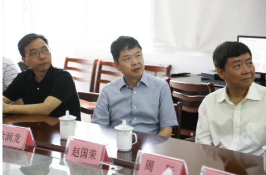 6月4日，省市场监管局党委委员、副局长，省药品监管局党组书记、局长徐润龙带队来公司开展“三服务”活动